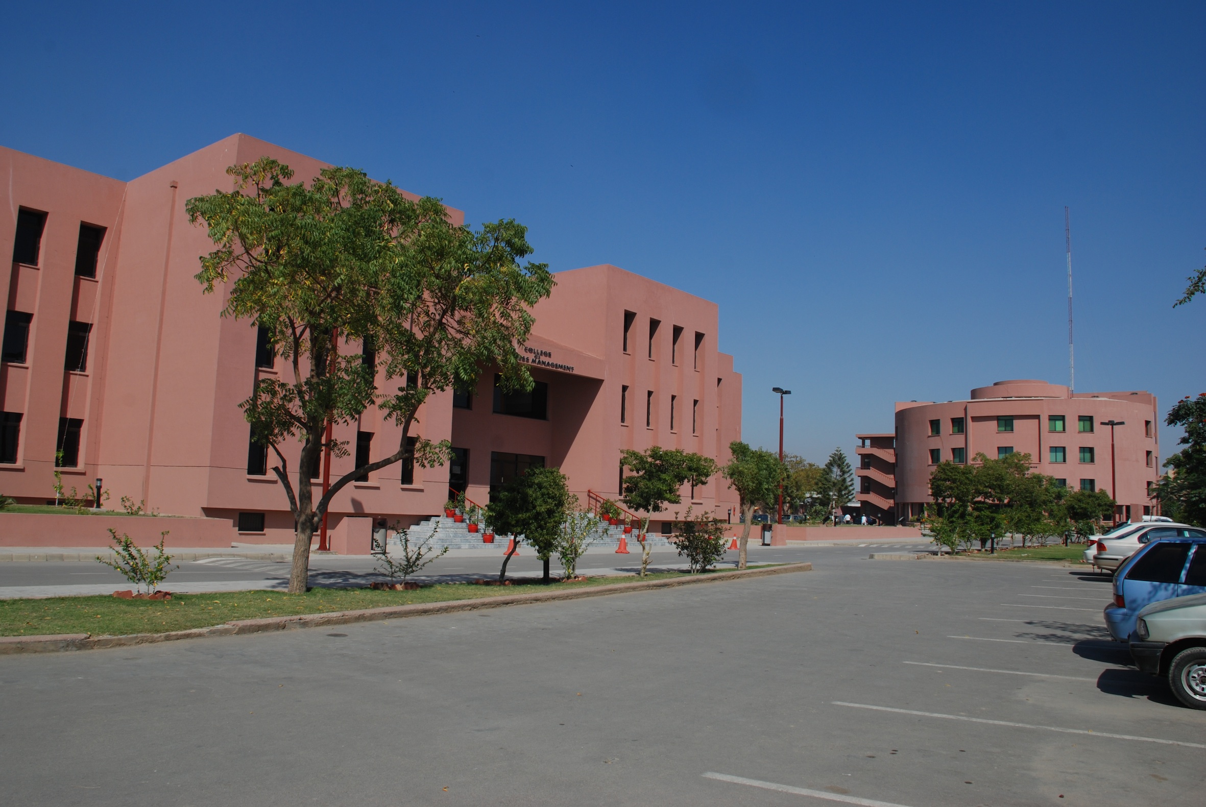 Logo Institute of Business Management (IoBM)